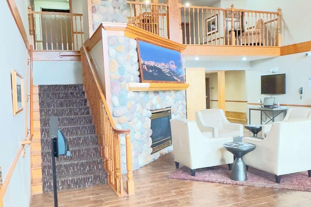 Hotel & Near Spirit Mountain